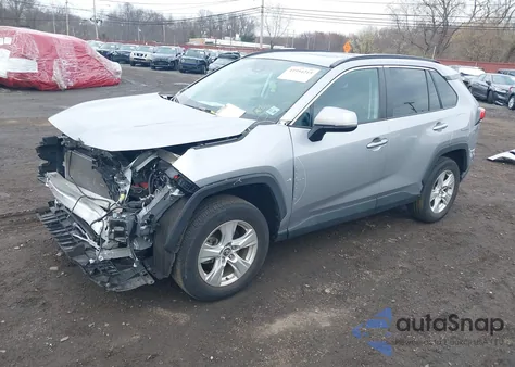 2021 Toyota Rav4 Xle z USA, uszkodzony, nr VIN 2T3P1RFV9MC153711